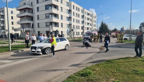 Byli ranni. Motocykl wpadł na osobówkę
