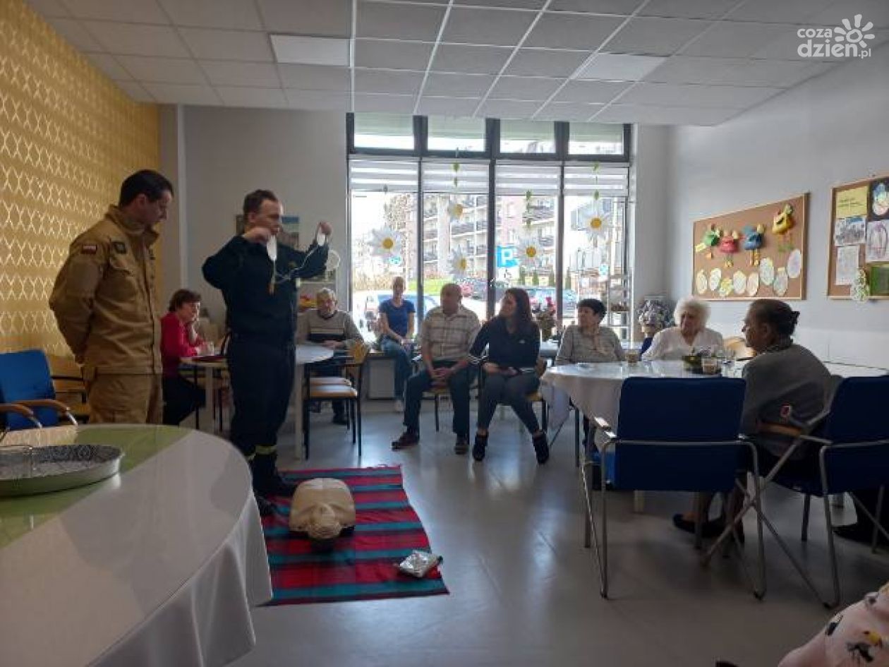 Strażacy pomogli seniorom