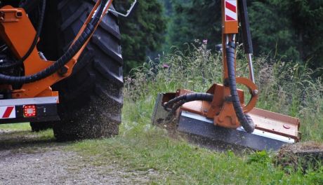 "Nie potrafię tego zrozumieć". Śmieci lądują na poboczach