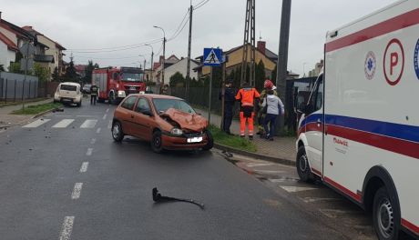 Staruszka, która prowadząc auto nie ustąpiła pierwszeństwa przejazdu spowodowała wypadek. Trafiła do szpitala