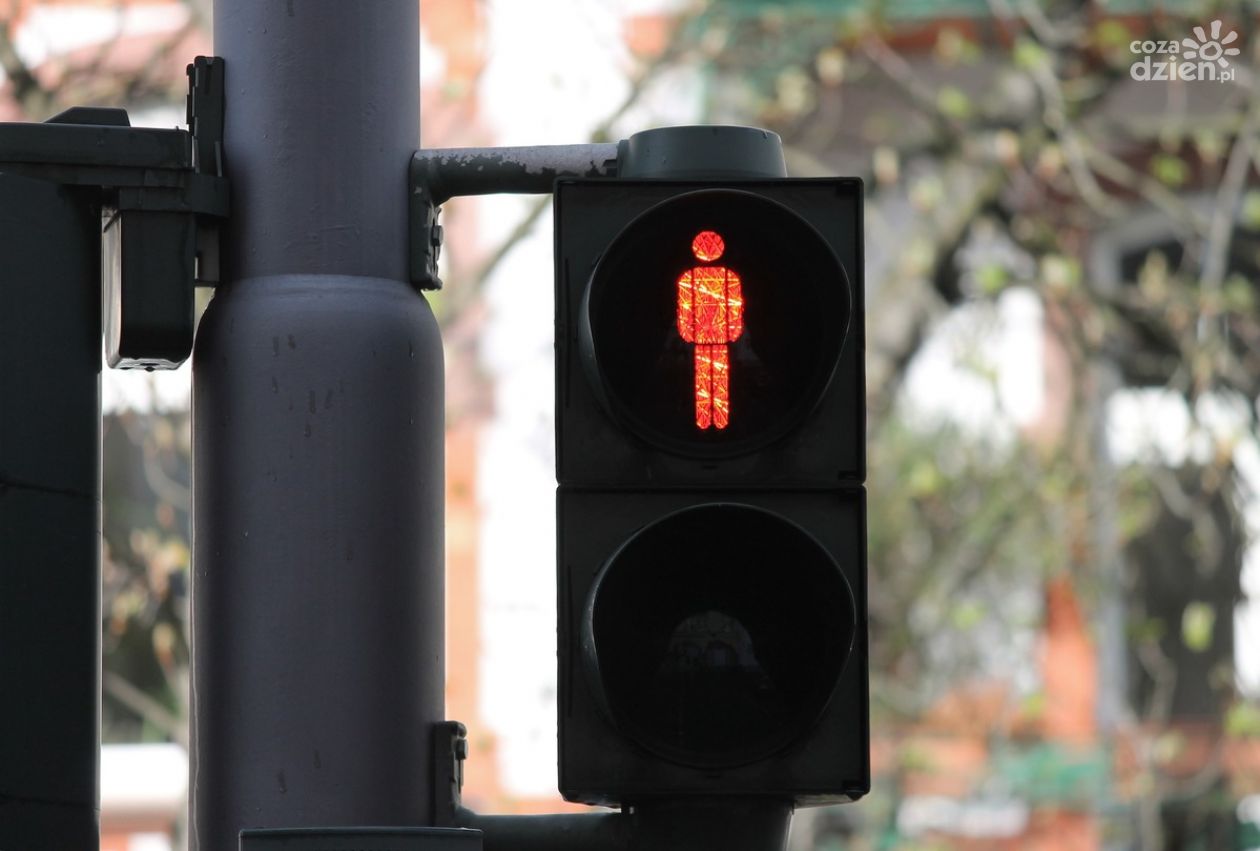 1100 zł za przejście na czerwonym świetle