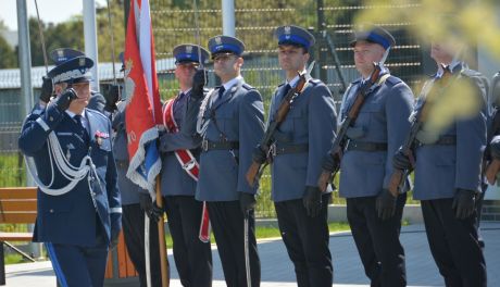 65 nowych funkcjonariuszy złożyło ślubowanie. 7 trafi do Ciechanowa. Wielkie otwarcie nowej komendy policji w Pułtusku