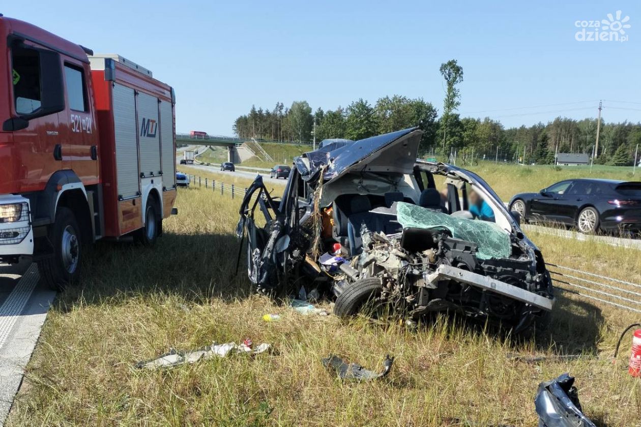 Auto skasowane, są ranni