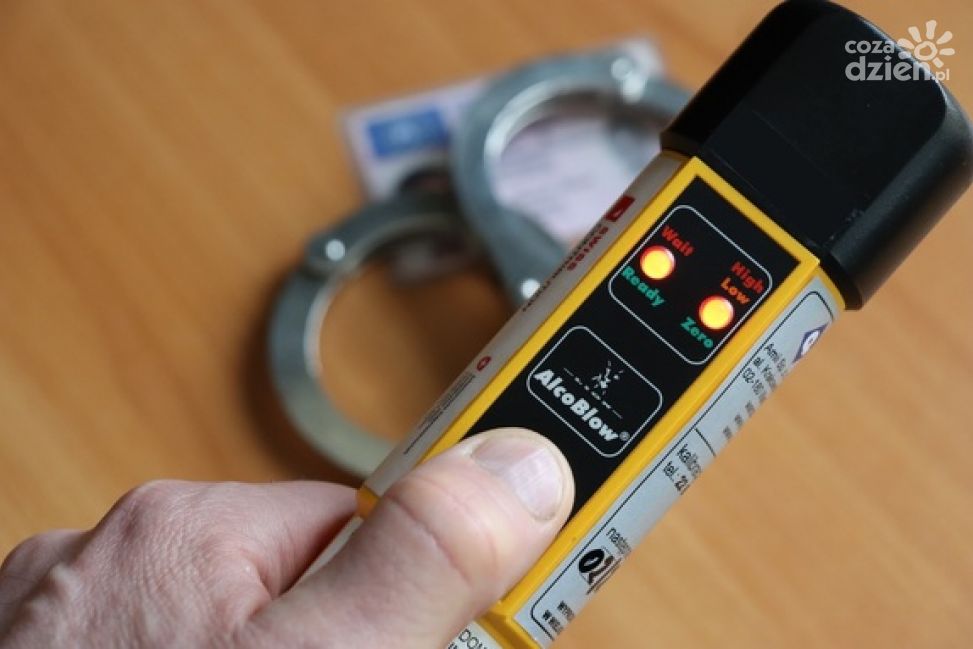 Rodzinna tragedia wisiała na włosku! Nietrzeźwy kierowca z 2 promilami cudem zatrzymany dzięki odwadze świadka