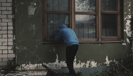 Złodzieje nie oszczędzają posesji na wsiach. W Chotumiu wynieśli towar na ponad 50 tyś zł.