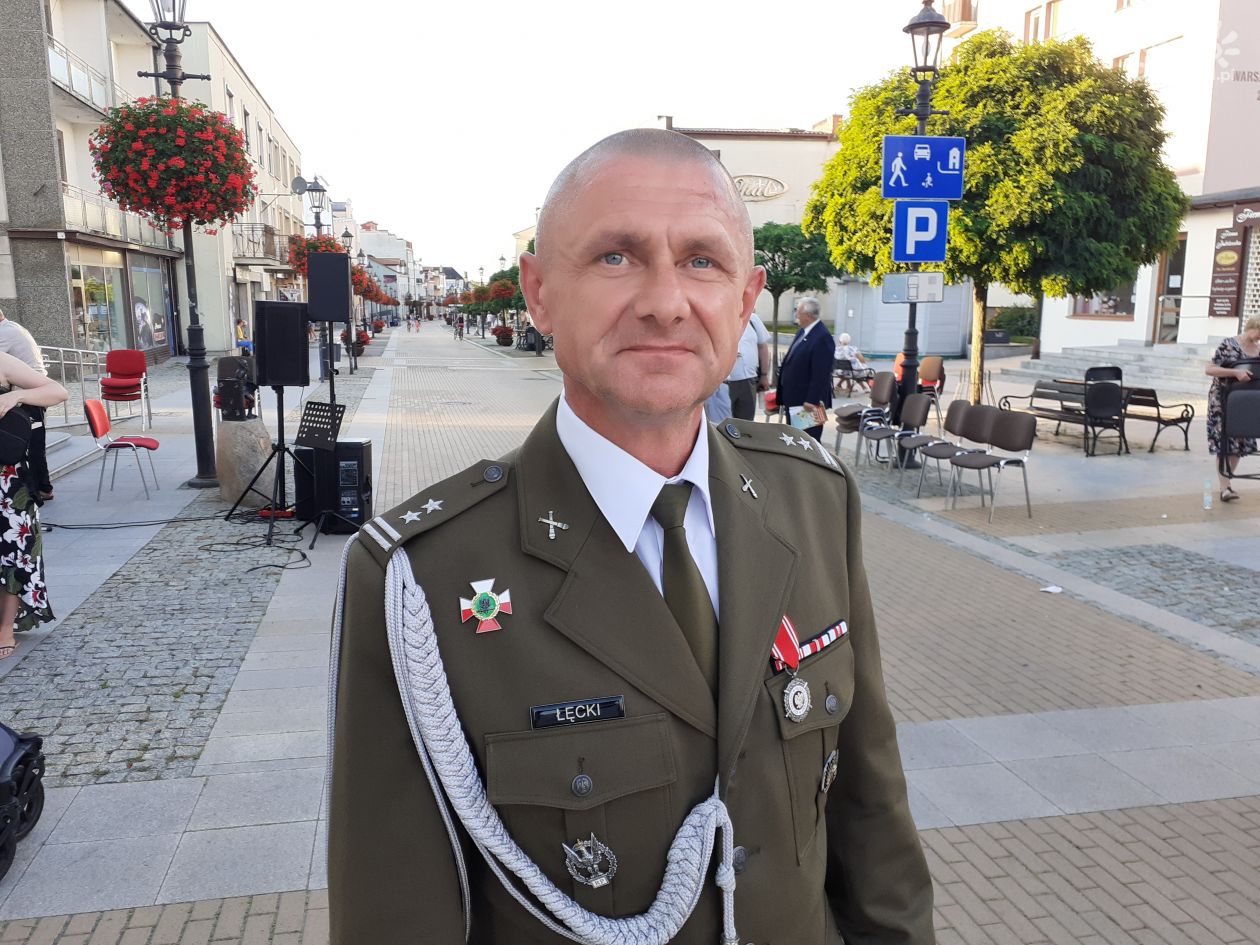 Łęcki: warto założyć mundur