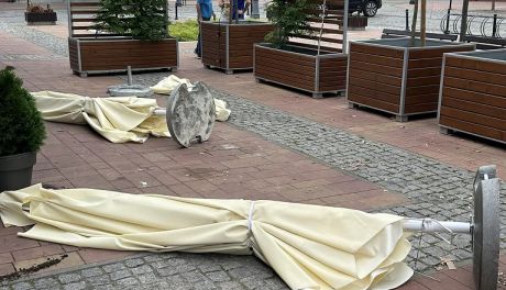 W Przasnyszu nieznany sprawca zdemolował rynek miejski