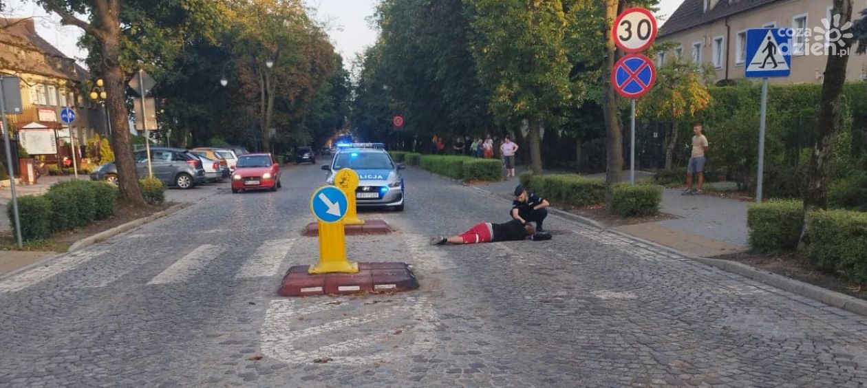 Leżał nieprzytomny na jezdni
