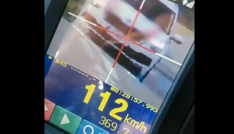 Kierowca skody pomylił gminną drogę z torem wyścigowym