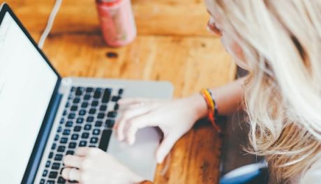 Oszustwo internetowe kosztuje kobietę 1000 zł - Jak uniknąć pułapek podczas zakupów online?