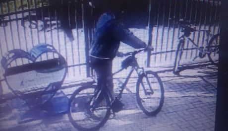 Złodziej na Okrzei! Jeśli go rozpoznajesz, powiadom policję