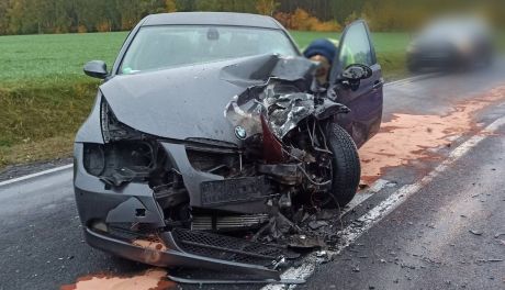 Wyprzedzał na podwójnej ciągłej - doprowadził do groźnego wypadku 