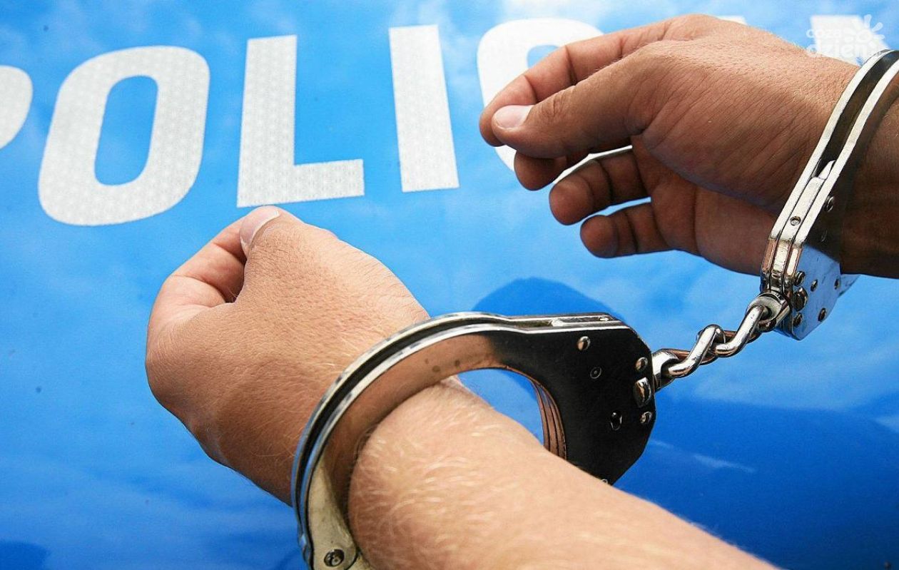 Porzucił auto i uciekał pieszo