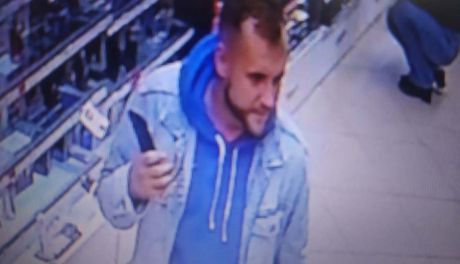 Kradzież perfum w ciechanowskiej drogerii - policja prosi o pomoc w identyfikacji podejrzanego