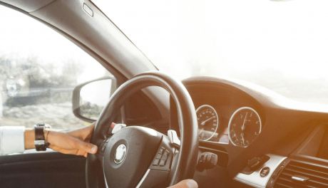 Twój przewodnik po opcjach wynajmu samochodów w Modlinie