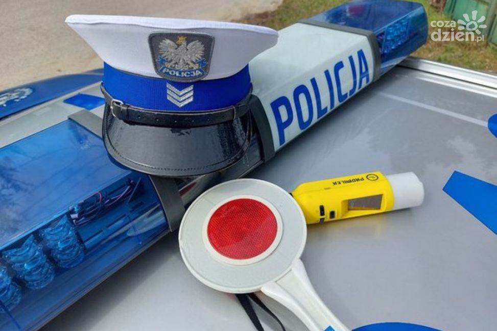 Pijany kierowca rozbił Forda pod Raciążem – miał ponad 1,7 promila
