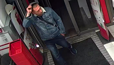 Ukradł perfumy - jest poszukiwany przez policję 