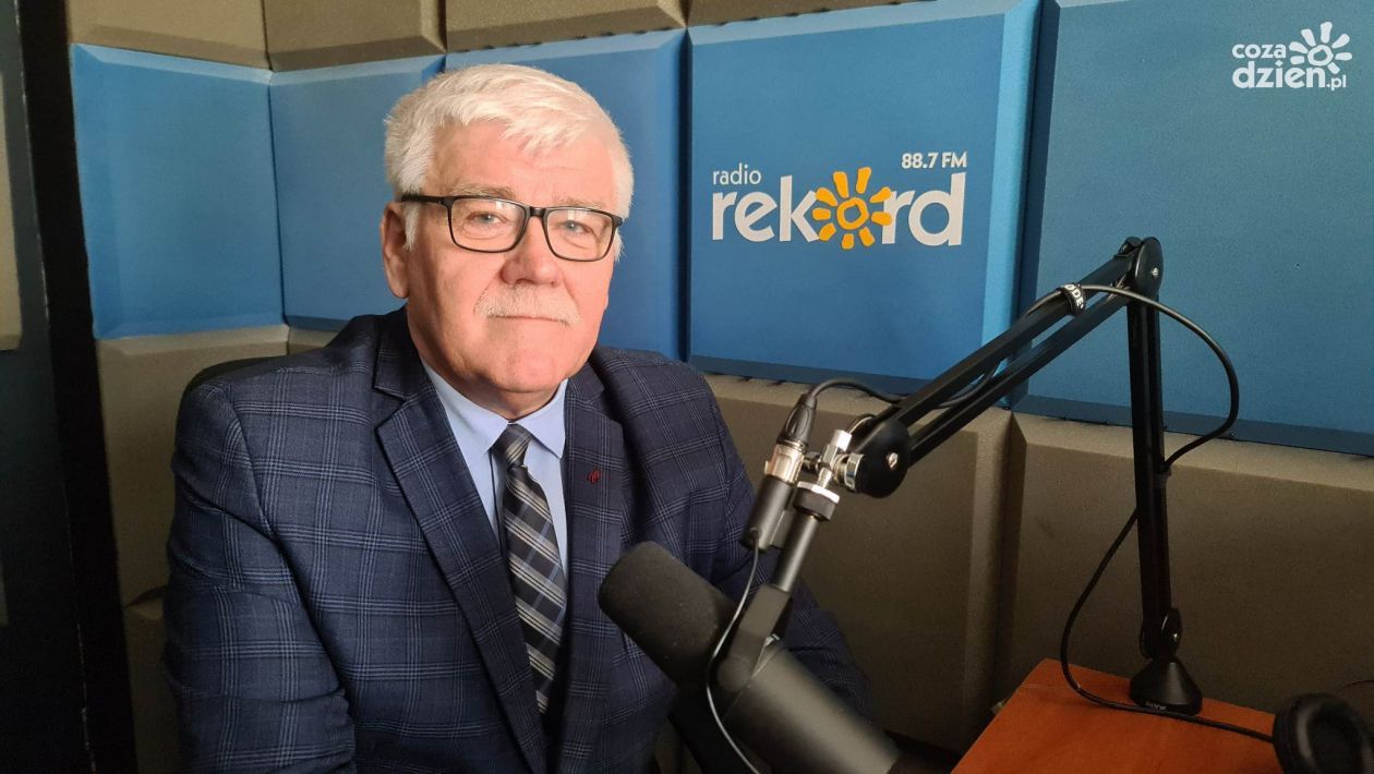 Piotrowicz: Nie damy rady dalej dokładać do oświaty
