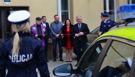 Nowe samochody dla mławskiej policji w świątecznym prezencie