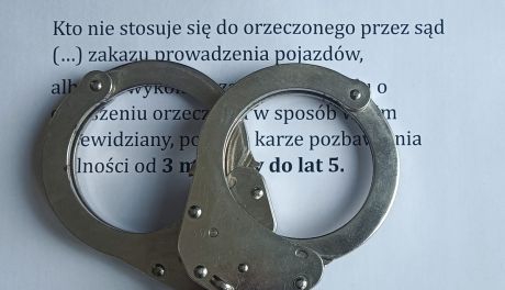 Pojazd miał awarię. Policjanci po rutynowej rozmowie odkryli trzy zakazy prowadzenia pojazdów na koncie kierowcy