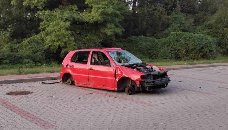 Ciechanów - miasto chce usunąć porzucone auta. Chce, ale nie wszędzie może