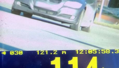 Pirat drogowy ukarany mandatem w wysokości 2 tys. zł na ul. Mławskiej w Radzanowie