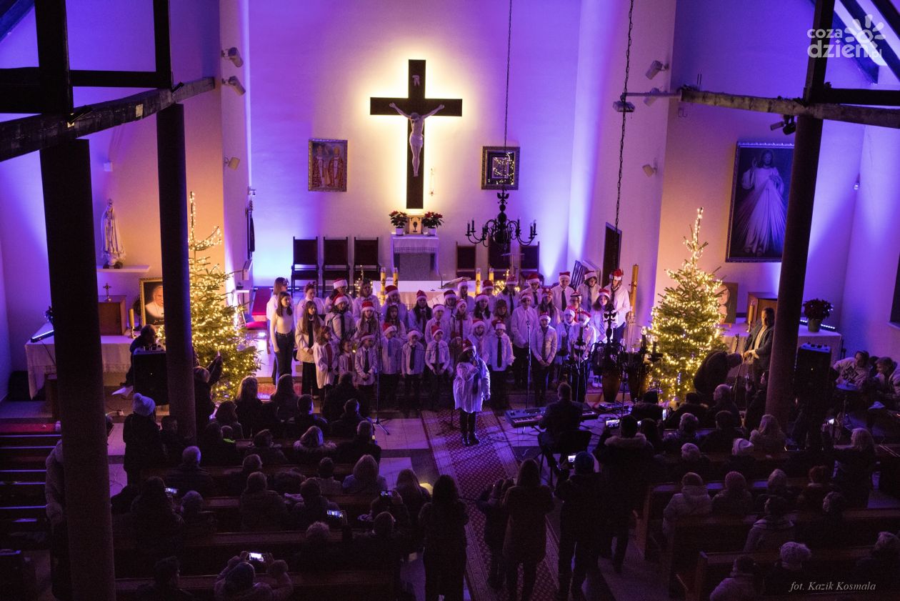 Niezwykły koncert kolęd, który zmienia życie młodego chłopca