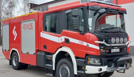 Nowy samochód ratowniczo-gaśniczy w ciechanowskiej komendzie 