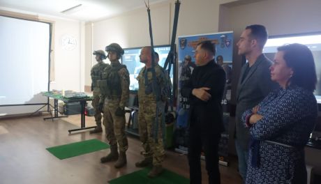 Niezwykłe urządzenia w I LO CN-B im. Polskich Spadochroniarzy w Ciechanowie - nowe technologie i symulator skoków spadochronowych
