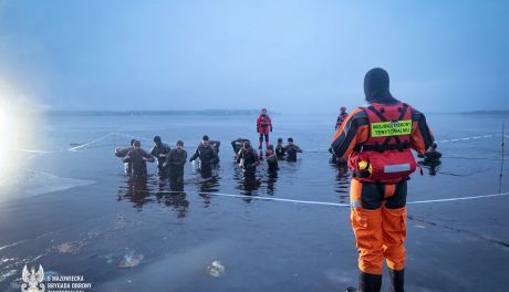 Ekstremalny test wytrzymałości terytorialsów z 5 Mazowieckiej Brygady OT - szkolenie z hipotermii pod okiem rekordzisty Guinnessa