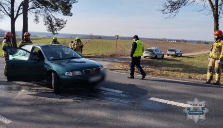 Wypadek na drodze między Ojrzeniem a Kraszewem. Jedna osoba trafiła do szpitala 