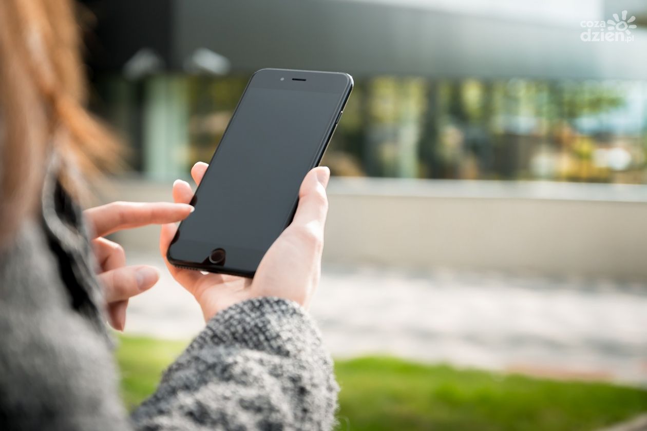 Oszuści okradli kobietę przez SMS-a!