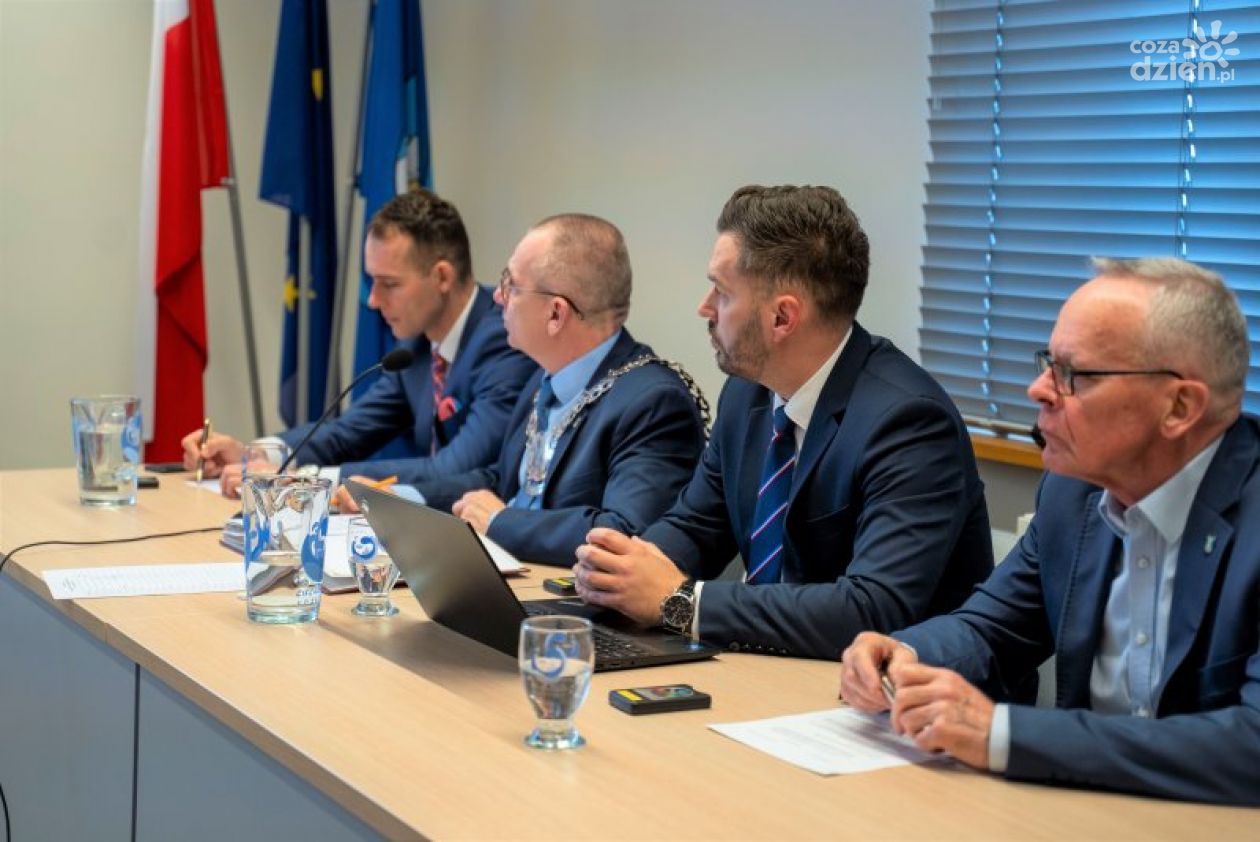 Nowe inwestycje, podwyżki dla nauczycieli i opieka nad zwierzętami