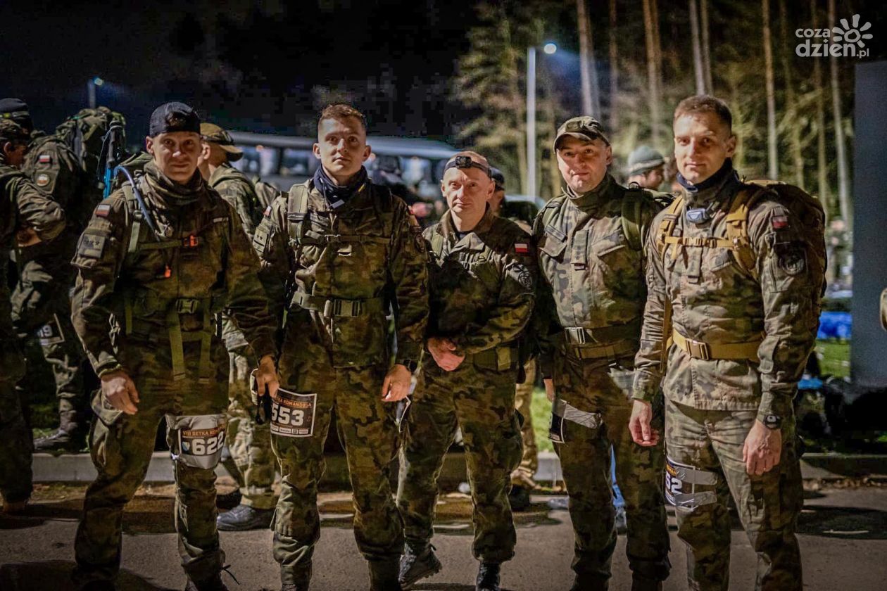 Siedmiu żołnierzy 5 MBOT pokonało pieszo 100 km