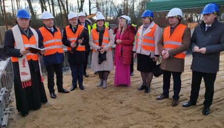 W fundamenty wmurowano kamień węgielny (video)