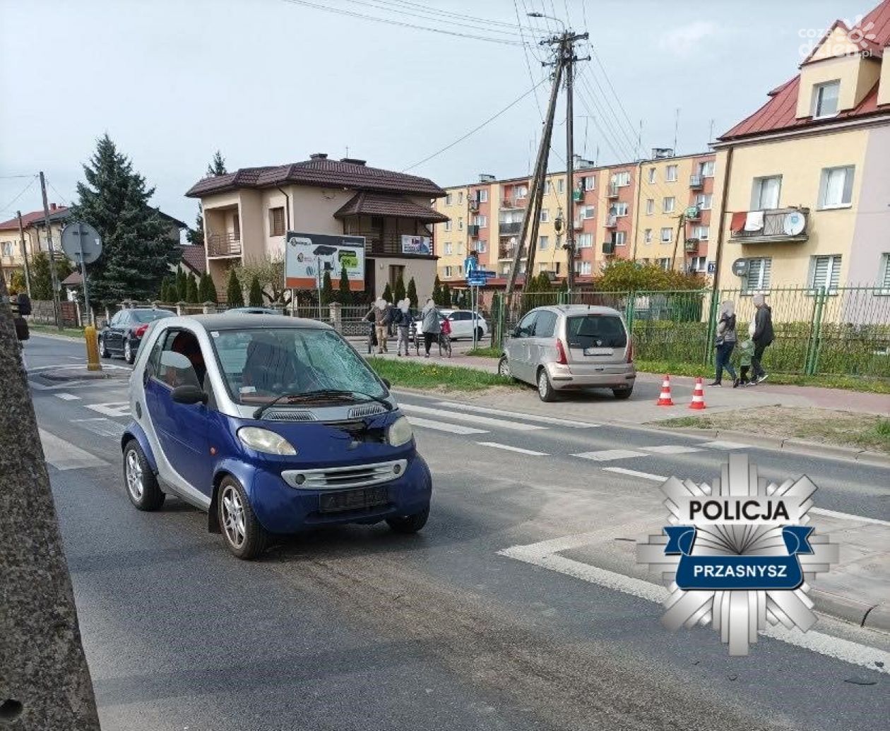 Nastolatka ranna - potącona na przejściu
