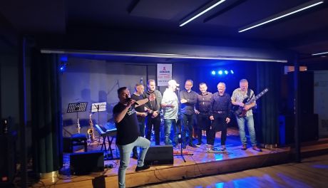 Wiosenny Koncert Bluesowy w Kawiarni Artystycznej – Niezapomniane Muzyczne Doznania!