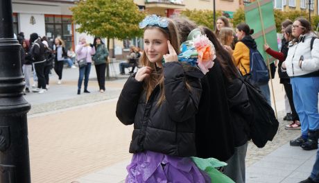 Młodzieżowy protest przeciwko plastikowi