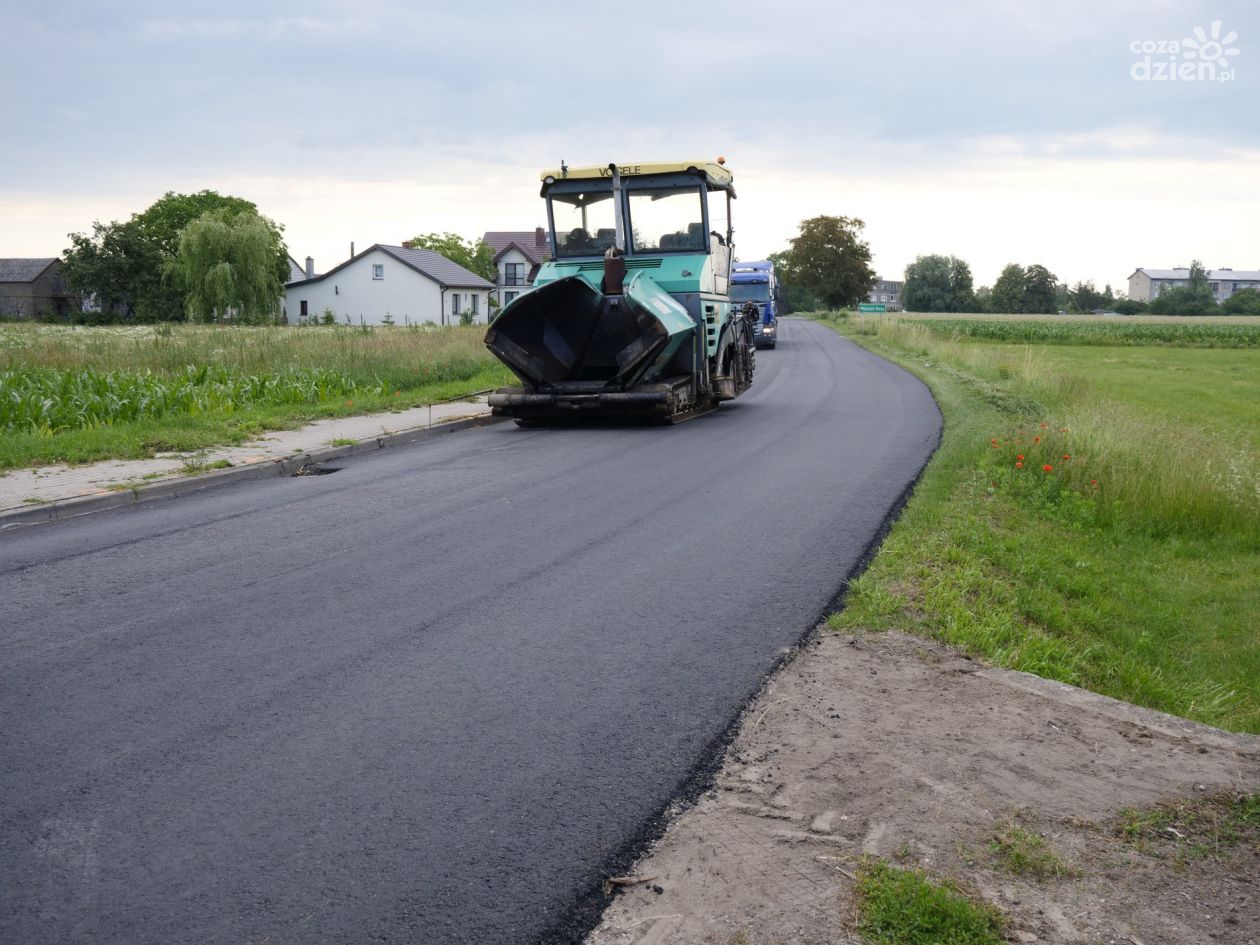 Czy remont drogi Miączyn Mały - Dąbrowa zakończy się na czas? Sprawdź szczegóły inwestycji!