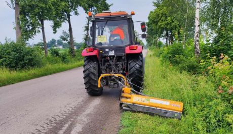 Powiat przasnyski: prace porządkowe na poboczach dróg powiatowych