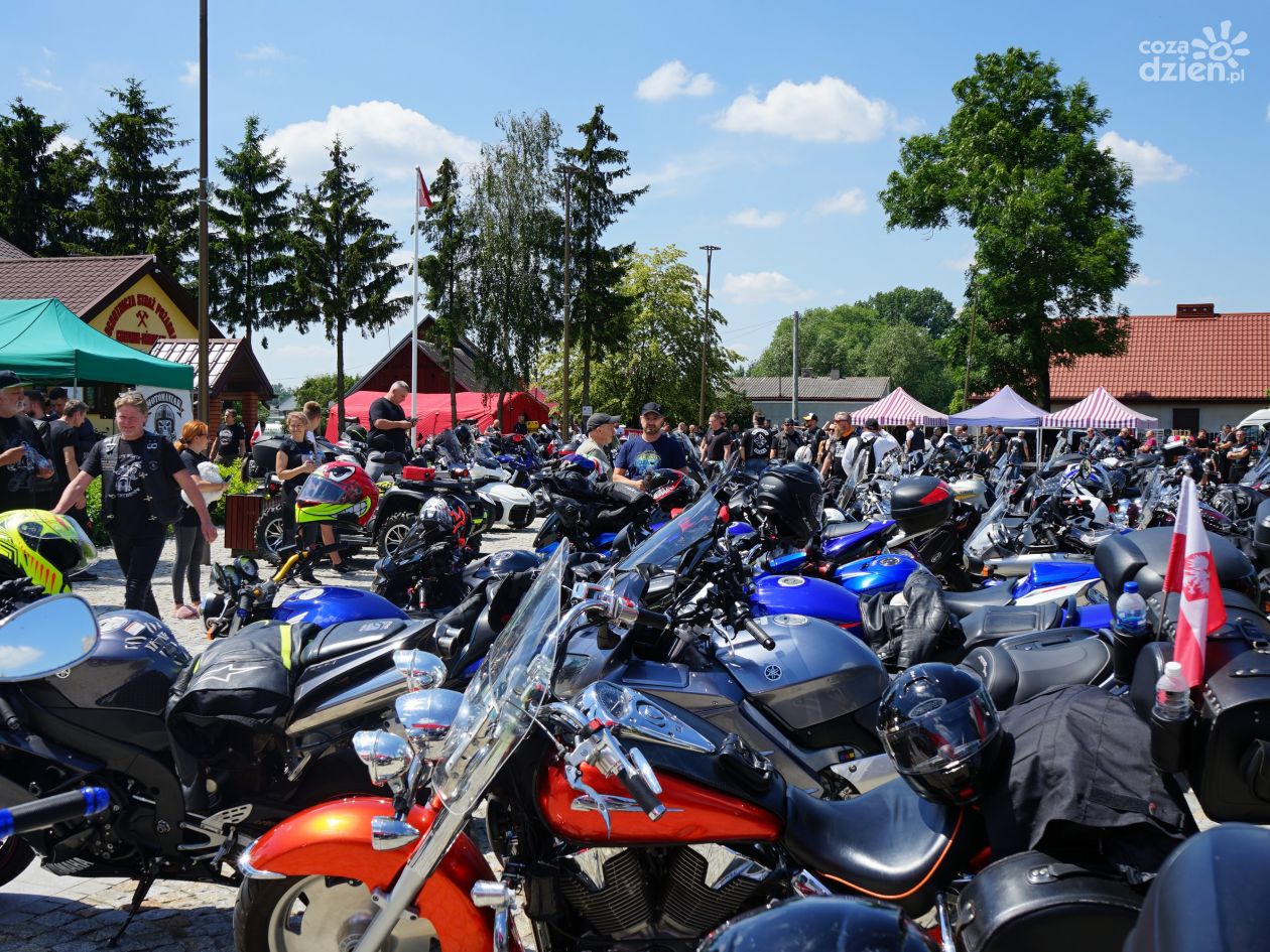 Motopiknik w Gołyminie ze świetną frekwencją - brakowało miejsc dla motocykli [ZDJĘCIA]