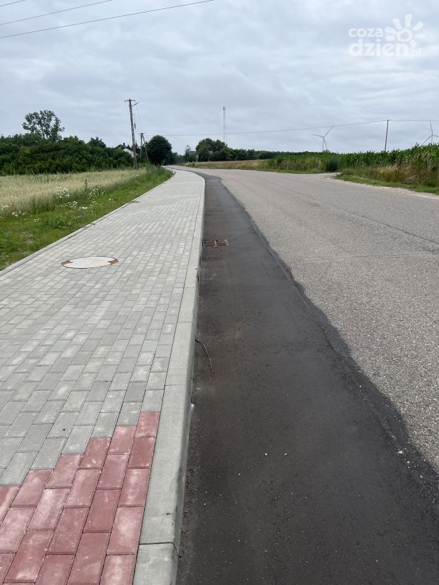 Windyki. Pieszych nic tak nie cieszy jak nowy chodnik