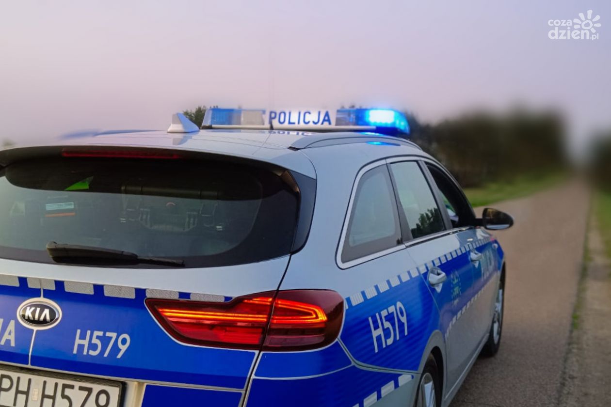 82-latek z zakazem prowadzenia pojazdów jechał „pod prąd” w Ciechanowie