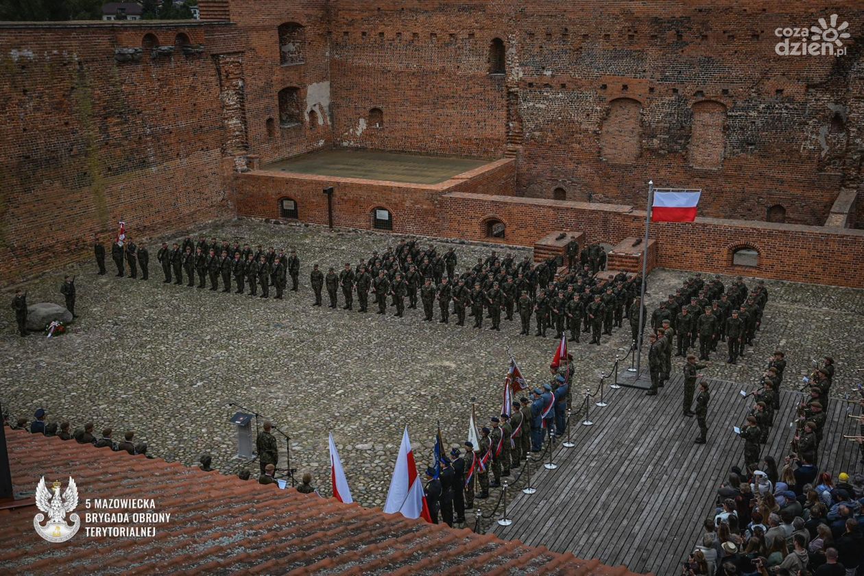 Nowi Terytorialsi na północnym Mazowszu – przysięga wojskowa na zamku w Ciechanowie