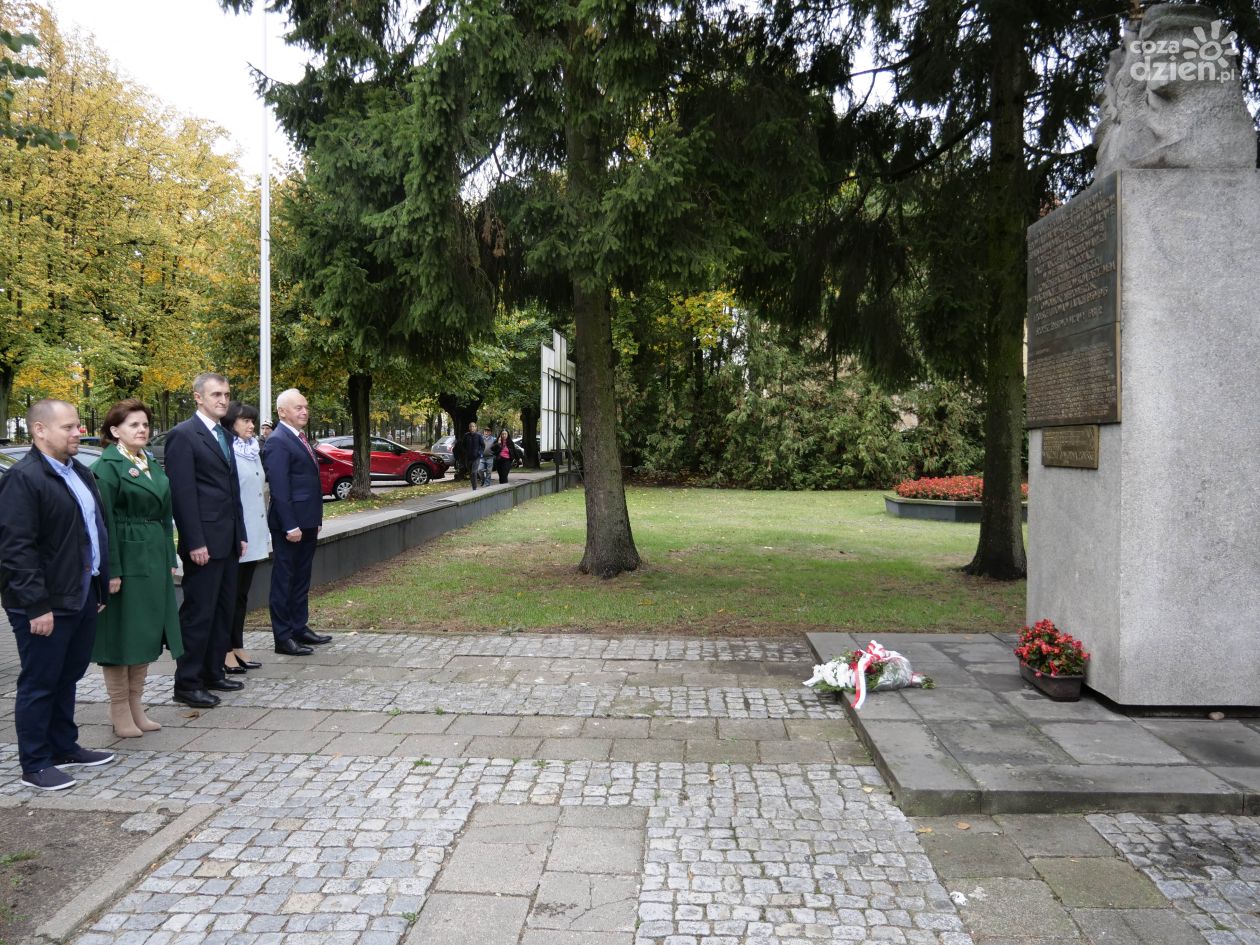 Oddali hołd poległym nauczycielom