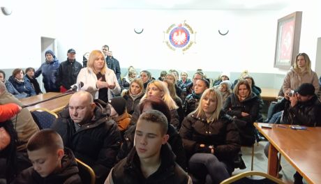 Rodzice z Malużyna: Będziemy walczyć o szkołę. Sami zbierzemy pieniądze na remont