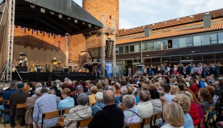 Koncert KAYAH w Ciechanowie z okazji Dnia Flagi Rzeczypospolitej Polskiej