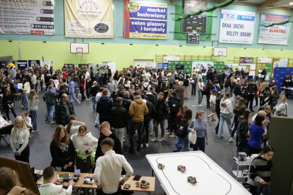 XIII Powiatowe Forum Edukacji Młodzieży w Mławie. Rekordowa liczba wystawców i uczniów