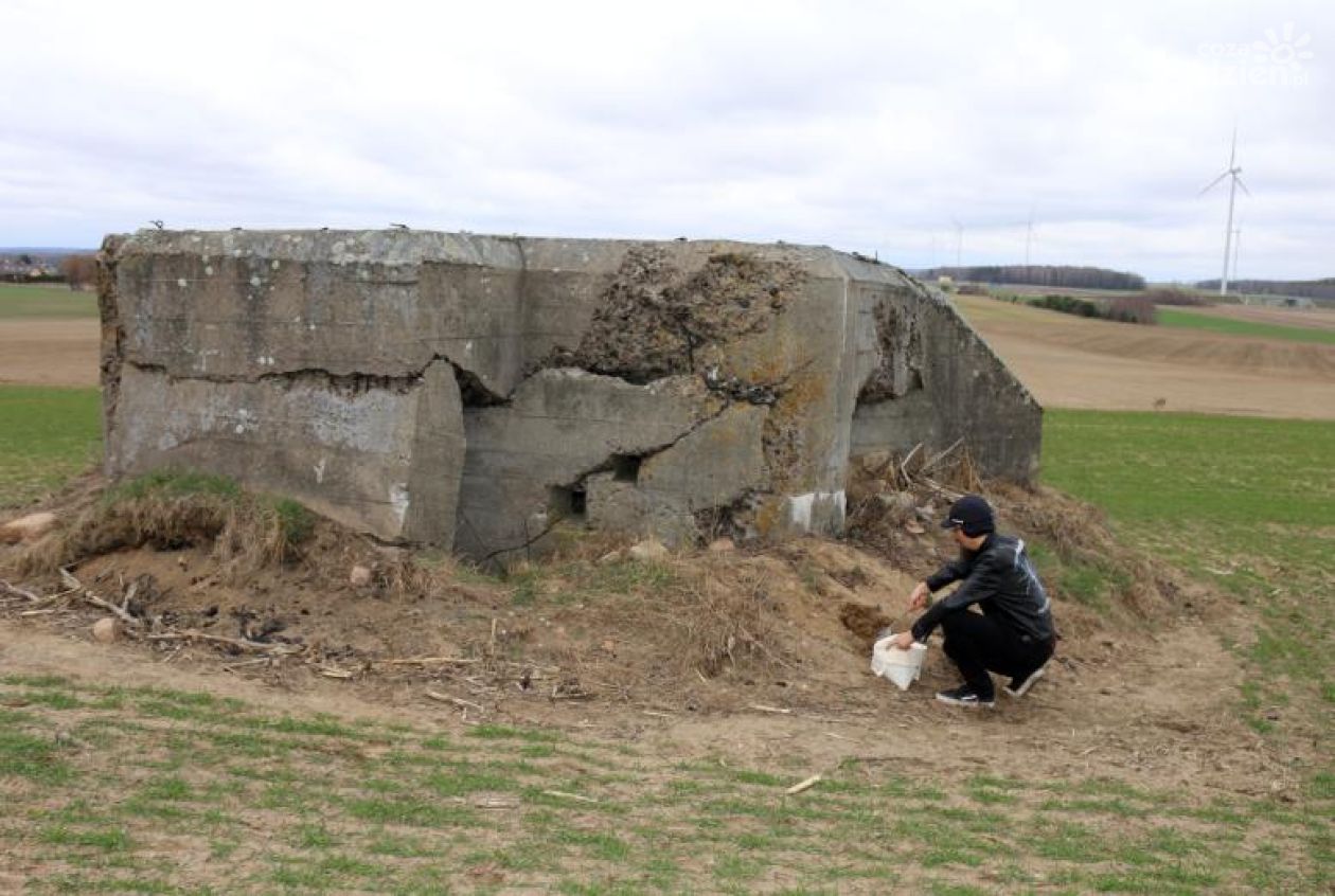 Woreczek ziemi z pola Bitwy pod Mławą trafi ona do symbolicznego grobu