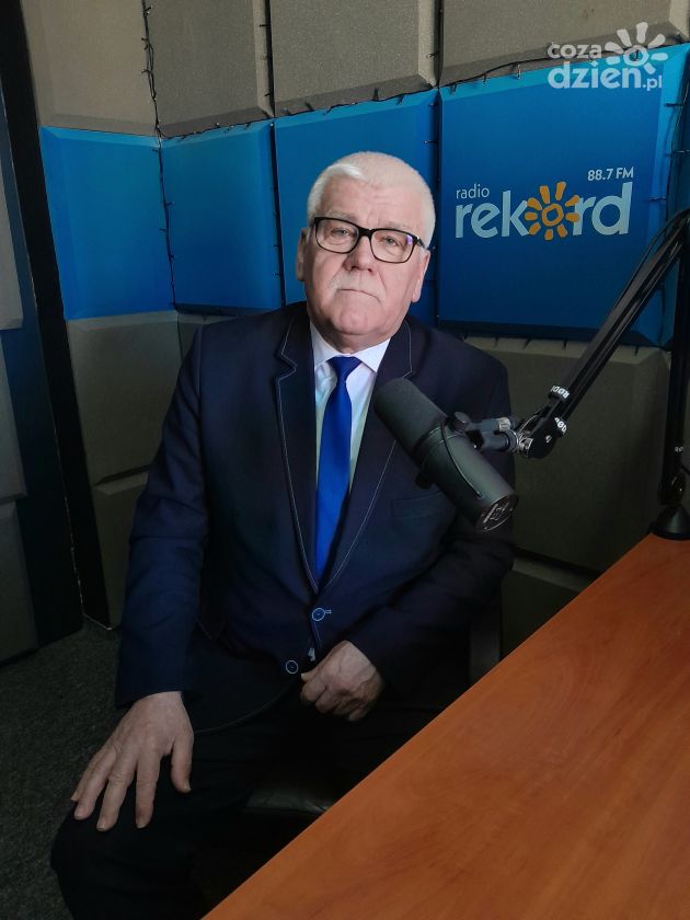 Piotrowicz: Na razie jeszcze pouczamy, ale mogą być kary